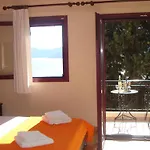 Mikros Gialos Apartments *