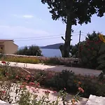 Mikros Gialos Apartments