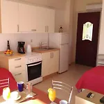 Mikros Gialos Apartments *
