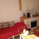 Mikros Gialos Apartments