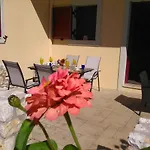 شقة Mikros Gialos Apartments ميكروس جيالوس