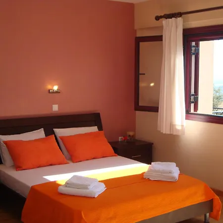 Апартамент Mikros Gialos Apartments *