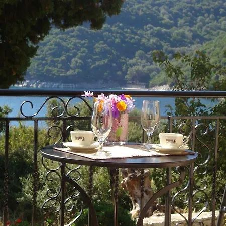 Mikros Gialos Apartments *