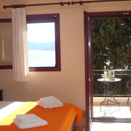 Mikros Gialos Apartments *