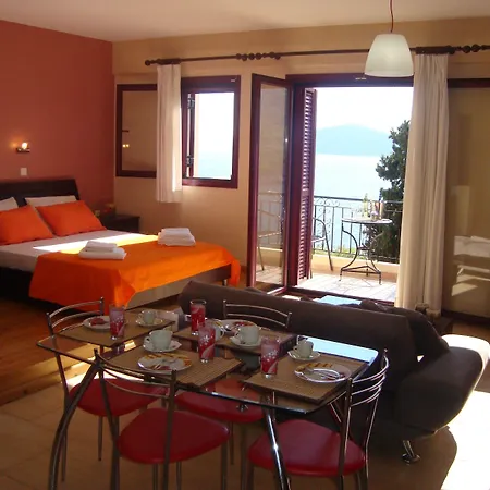 Mikros Gialos Apartments شقة