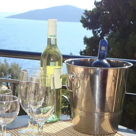Mikros Gialos Apartments