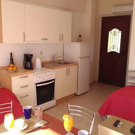 Mikros Gialos Apartments *