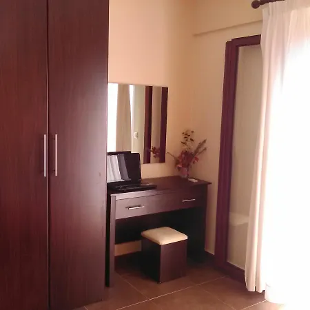 Mikros Gialos Apartments Apartman *