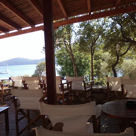 Mikros Gialos Apartments *