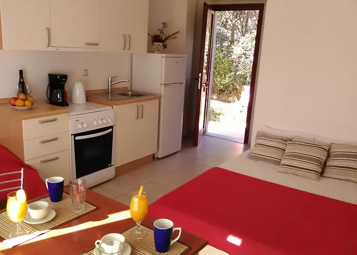 Mikros Gialos Apartments *